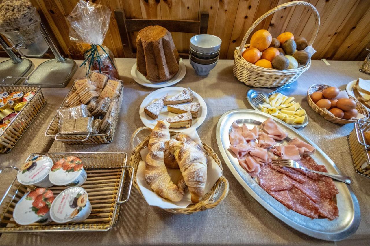 Hotel & Ristorante Serenella 布勒伊-切尔维尼亚 外观 照片